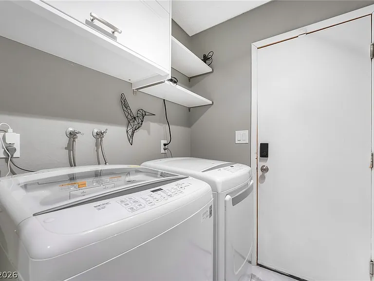 4565 Meridian Dr — Photo 17