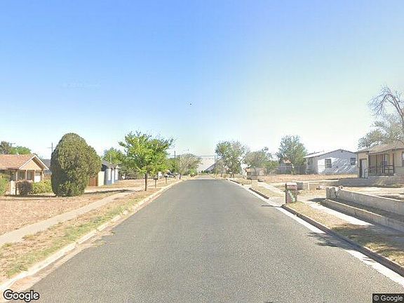 Exterior Neighborhood (street photo)