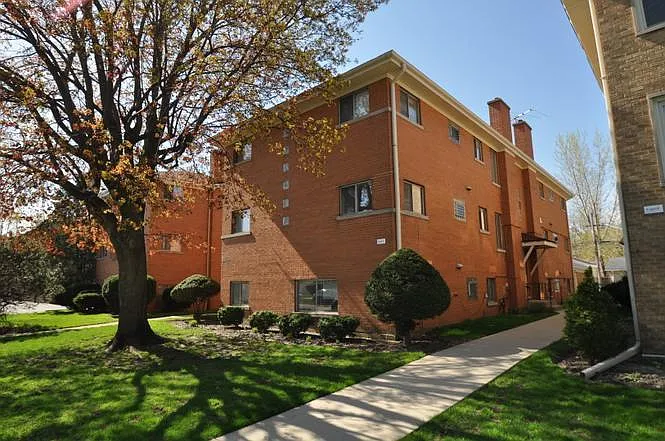 6752 N Sauganash Ave #2S photo 1