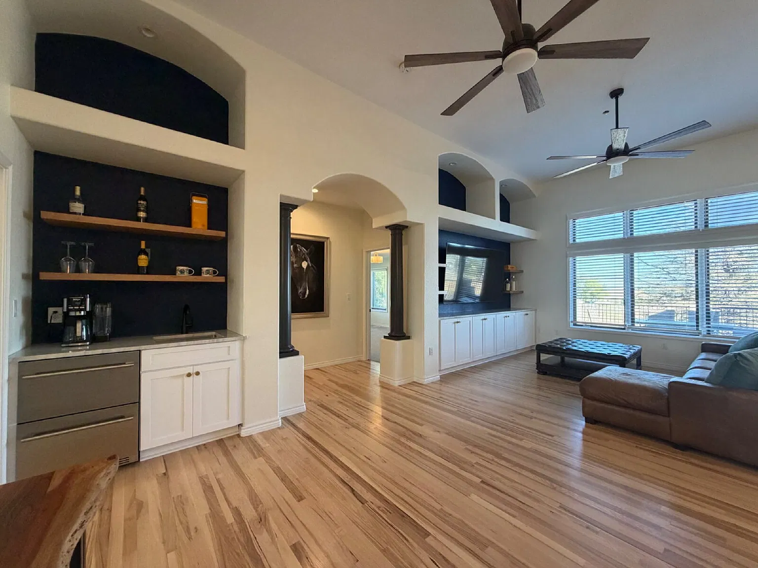 3 bed, 3.5 bath, 4820 sqft, $5,995 — Photo 3