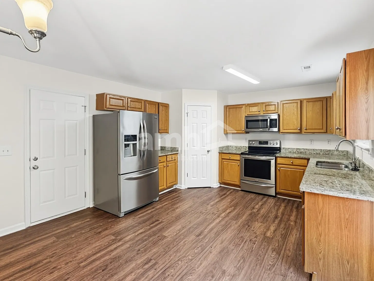5 bed, 3.0 bath, 2722 sqft, $2,620 — Photo 4
