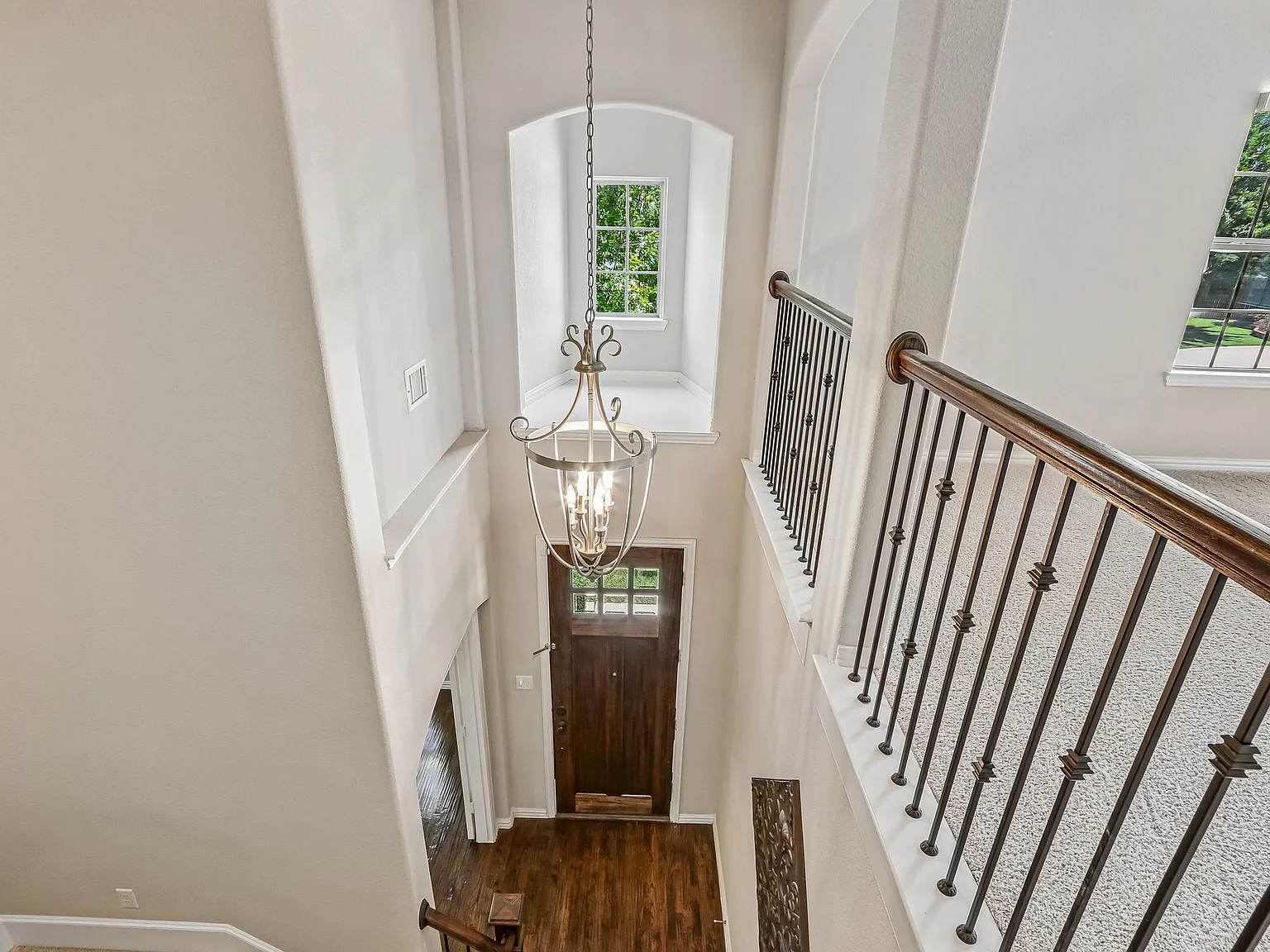 5 bed, 3.5 bath, 3299 sqft, $3,600 — Photo 3
