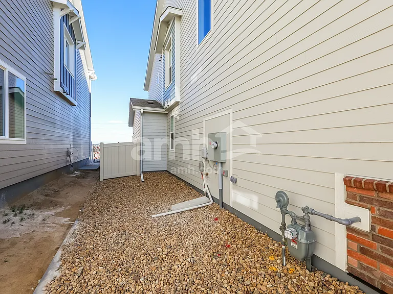 10165 Peoria Pkwy — Photo 14