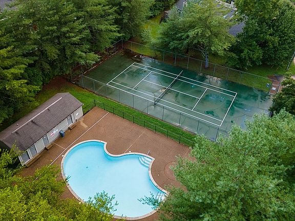 5th image of 507 Belle Pointe Ct