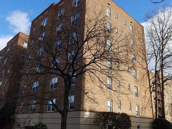 3rd image of 1300 Midland Ave APT C70