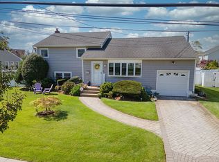 33 Ripplewater Ave, Massapequa, NY 11758