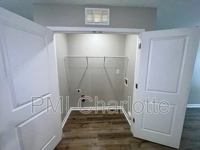 2 bed, 1.0 bath, $975 — Photo 4