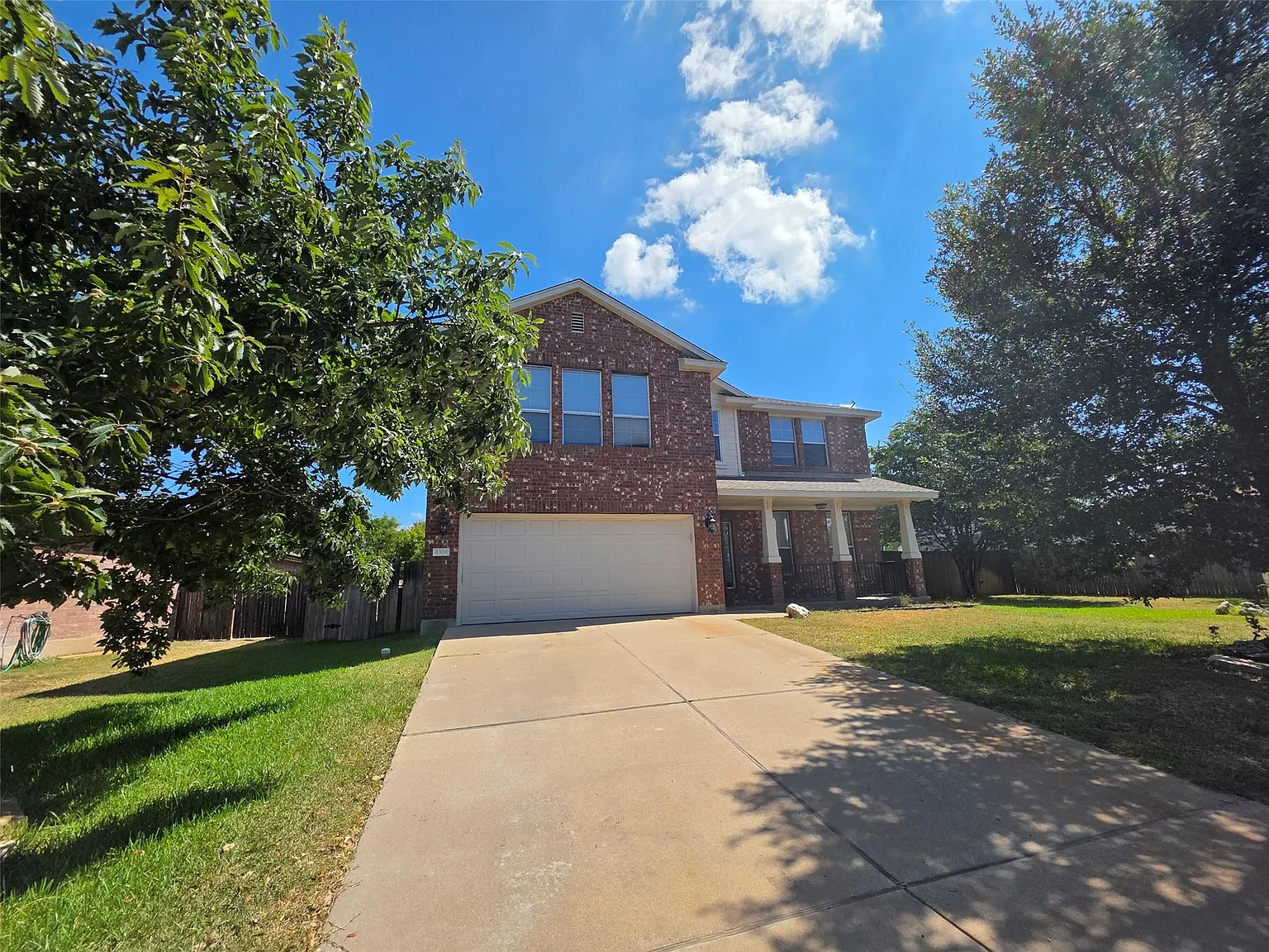4 bed, 2.5 bath, 2458 sqft, $2,450 — Photo 2