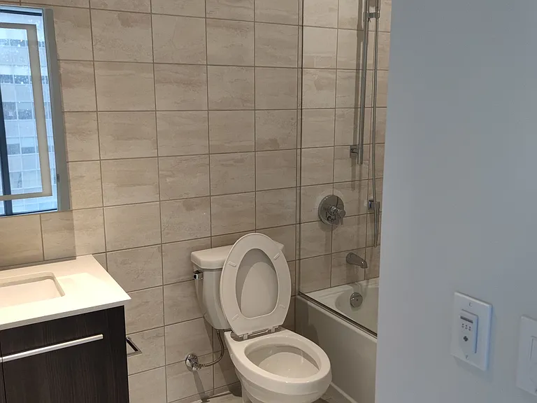 8 Cumberland St #1303 — Photo 9
