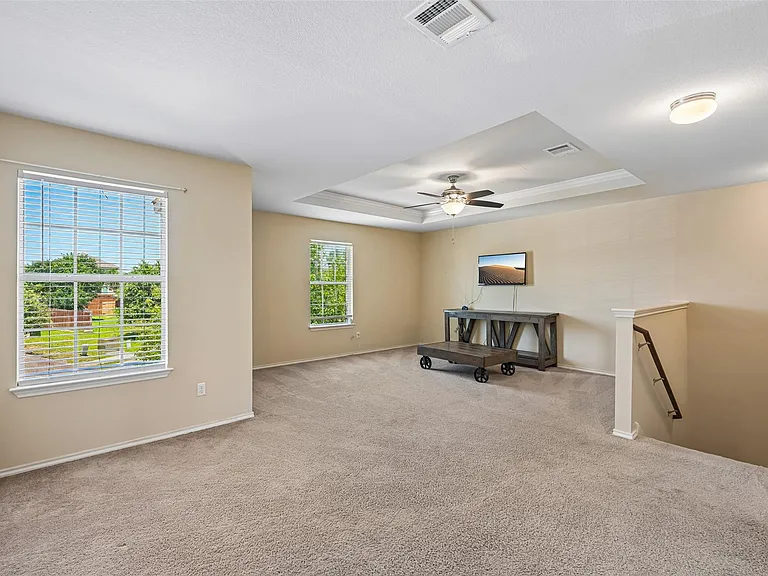 140 Lynn Crest Bnd — Photo 14