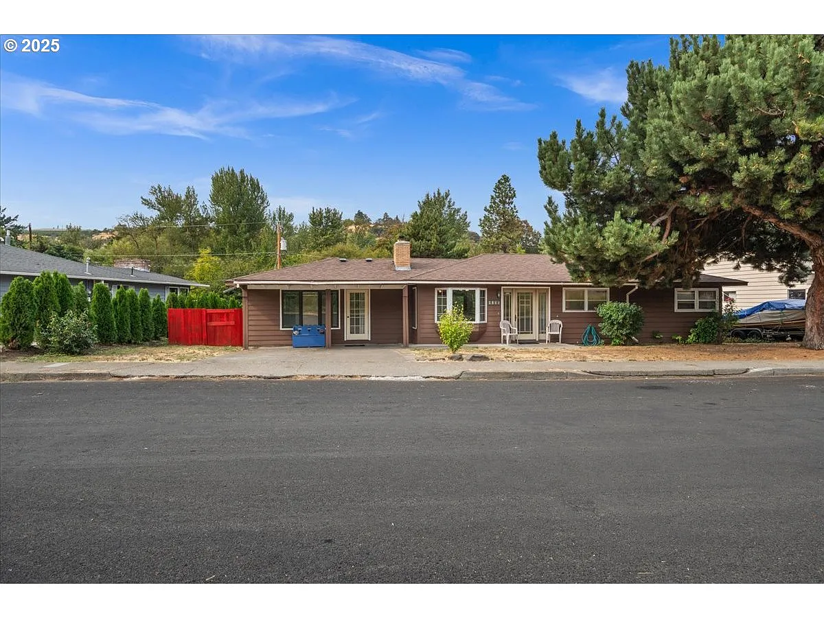 2405 Wright St photo 1