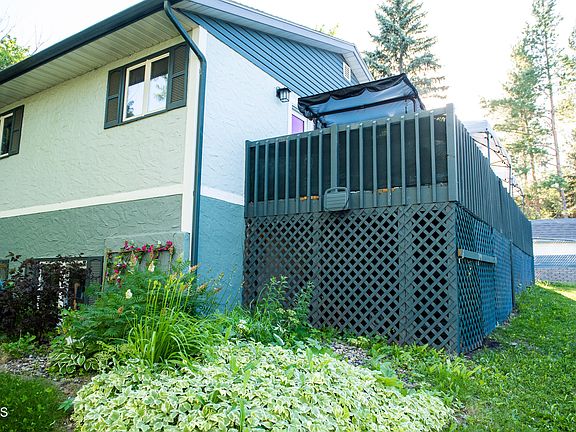 3rd image of 1021 8th Ave NW