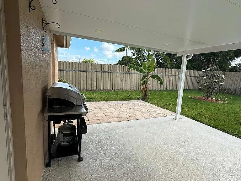 349 NW Hibiscus St — Photo 19