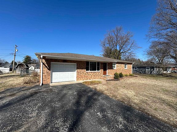 2nd image of 206 Eastgate Dr