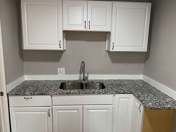 3rd image of 319 W Grover C Washington Ave