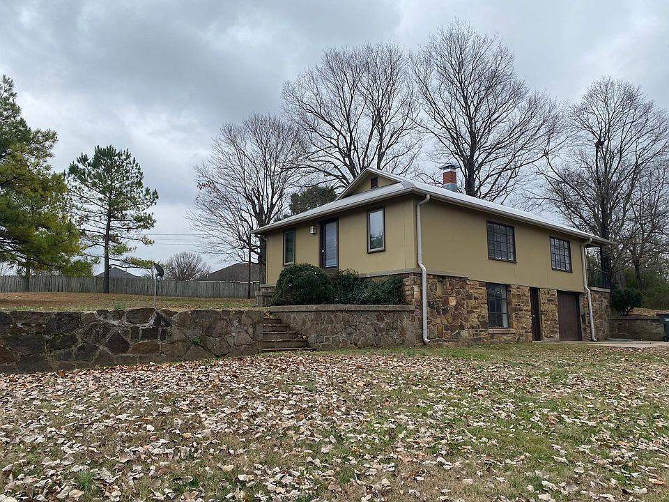 1920s bungalow with 1100 sq ft living space plus a 800 sq ft basement with laundry and half bath.