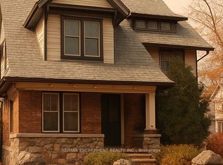 2 Undermount Ave #1, Hamilton, ON L8P3Z6