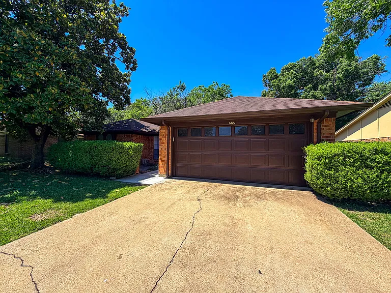 712 Pecan St — Photo 2