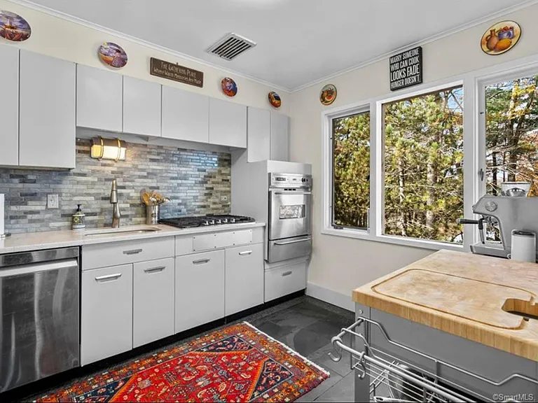 64 N Lake Dr #C2 — Photo 2