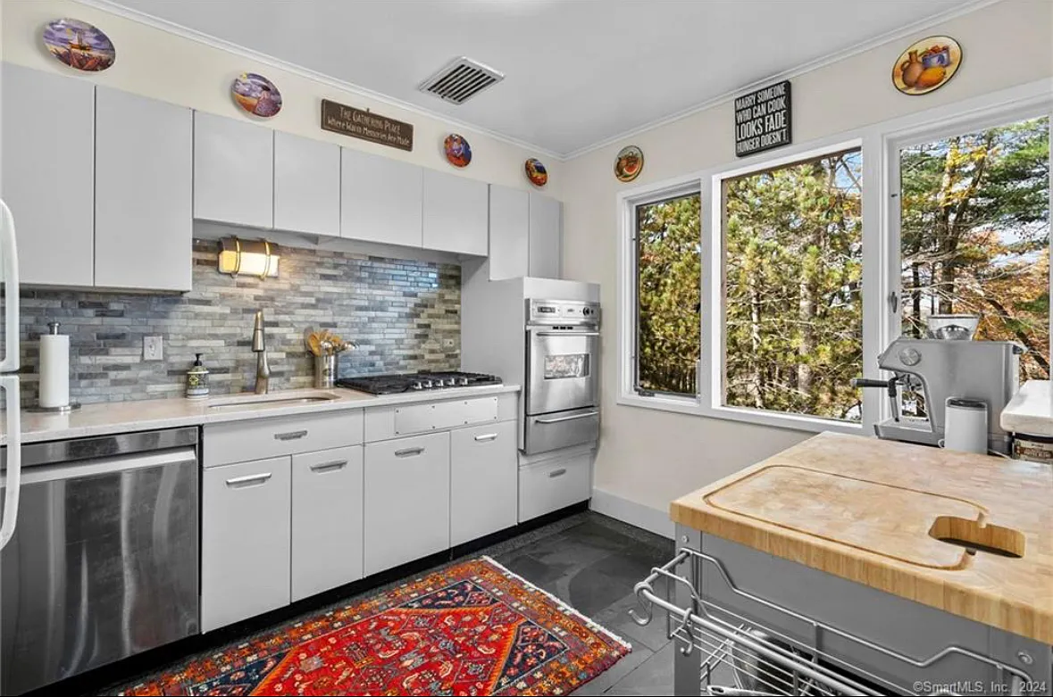 Building Photo - 64 N Lake Dr #C2