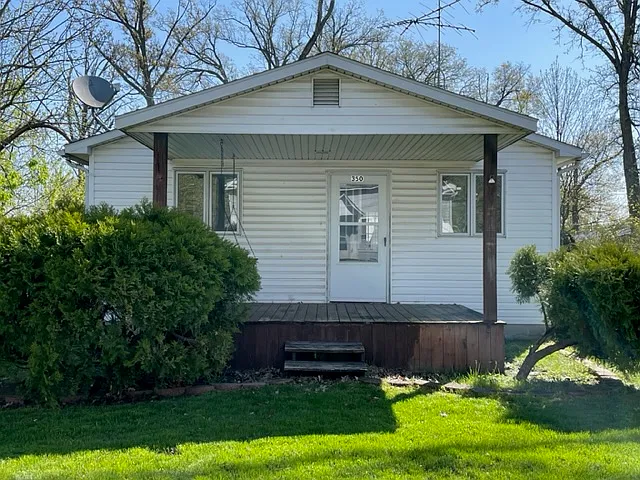 350 N Oak St — Photo 2
