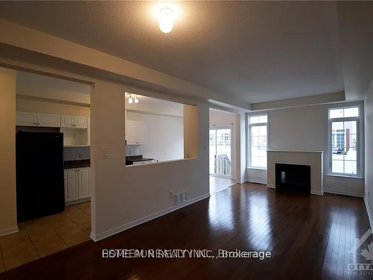 567 Ashbourne Cres — Photo 4