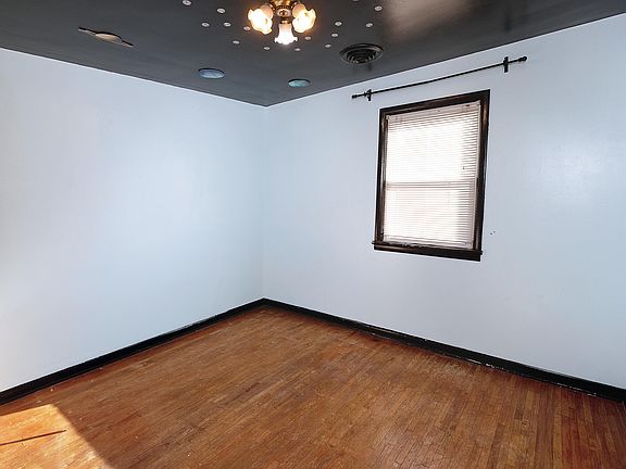 5th image of 321 W Jefferson Street