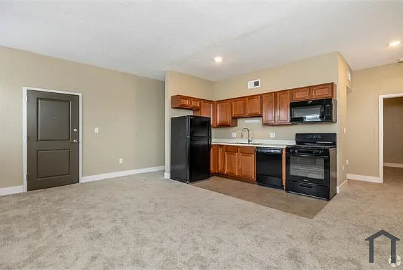1000 Paseo Blvd — Photo 15