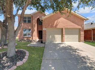 1068 Westbrook Ct, Grand Prairie, TX 75052