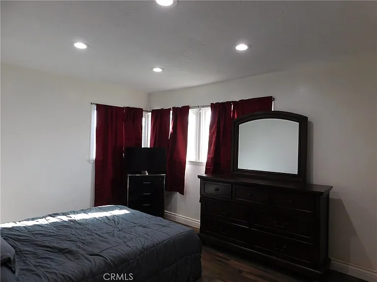 806 E 103rd Pl — Photo 10