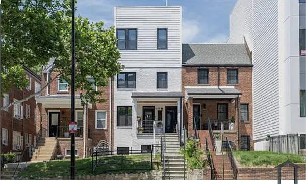 1925 D St NE #1