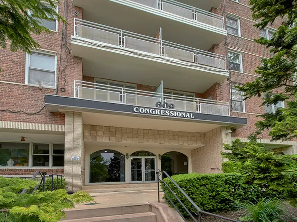 609 Kappock Street image 3 of 26