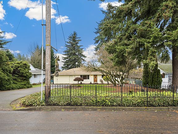 2nd image of 3611 NE 85th St