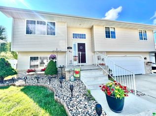 643 Broadmoor St, Sioux City, IA 51103