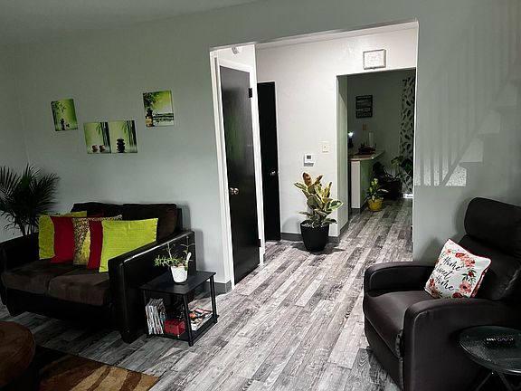 5th image of 203 W 7th St #203