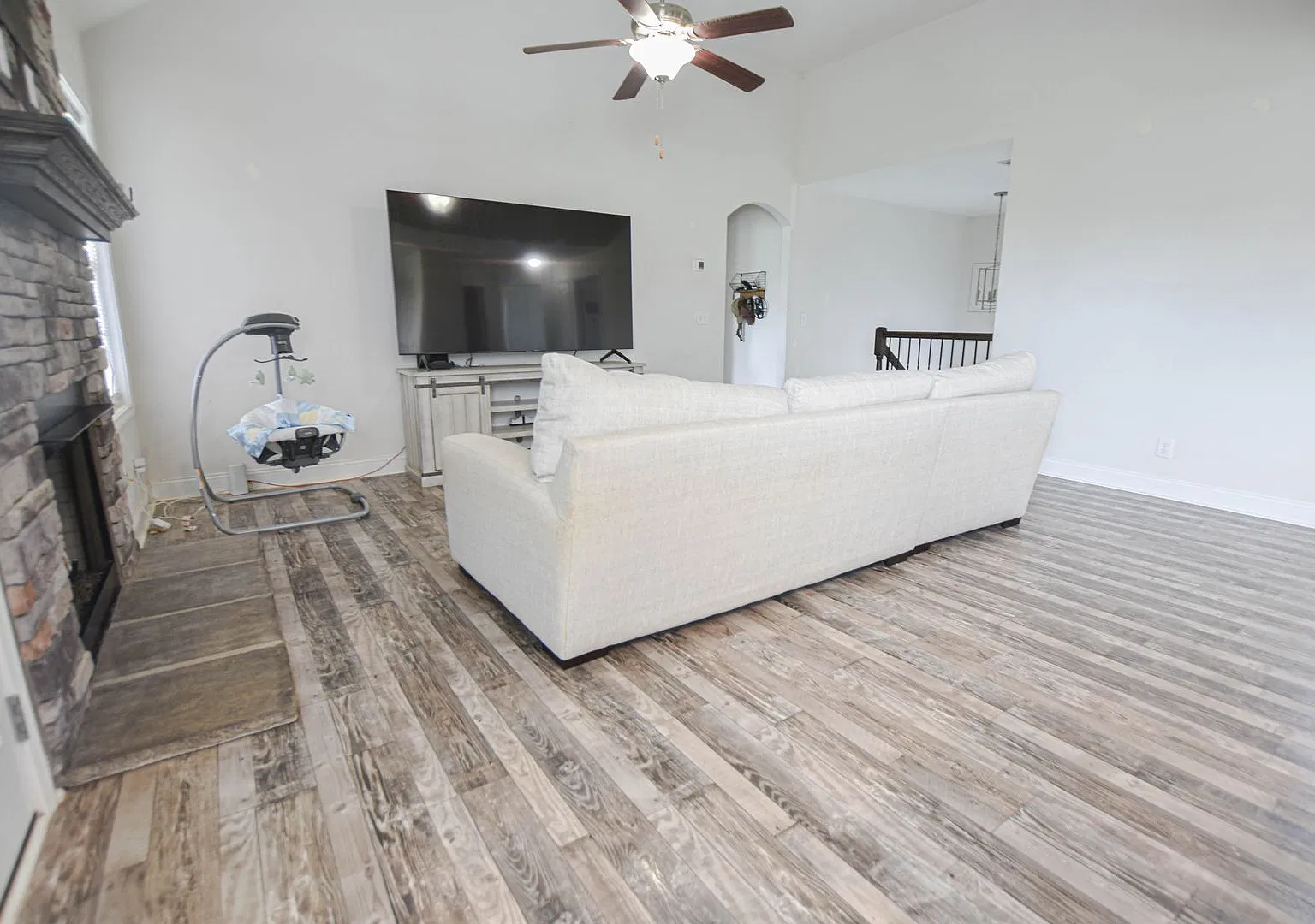 Pet Friendly Four Bedroom with Basement! — Photo 3
