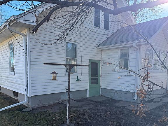 2nd image of 233 S Fillmore St