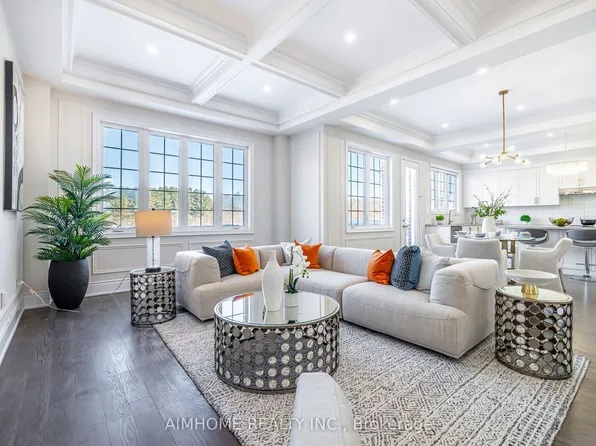 122 Scrivener Dr, Aurora, ON L4G 0Y8