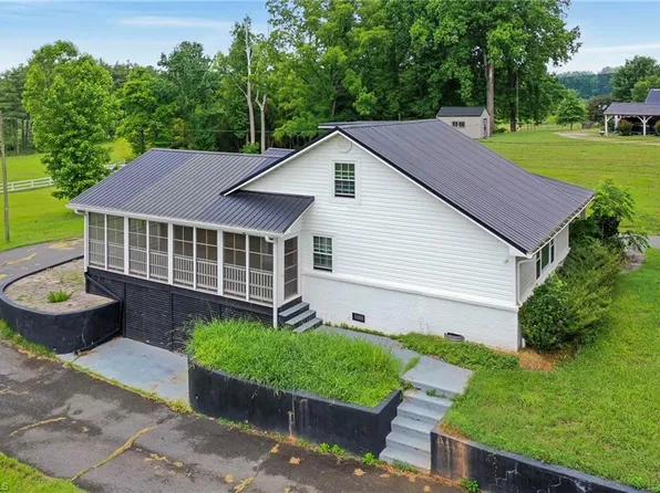 4158 Thomasville Rd, Winston Salem, NC 27107