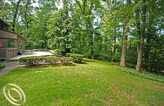 3rd image of 26845 Crestwood Dr