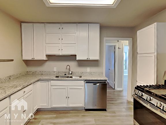 3rd image of 1507 W Lullwood Ave