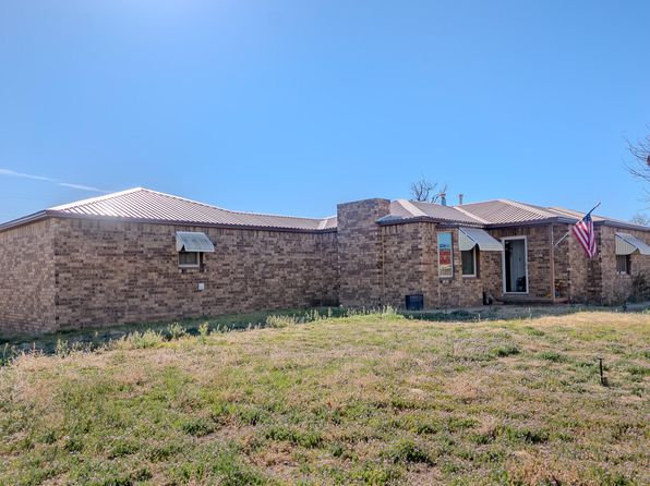601 2nd St, Farwell, TX 79325