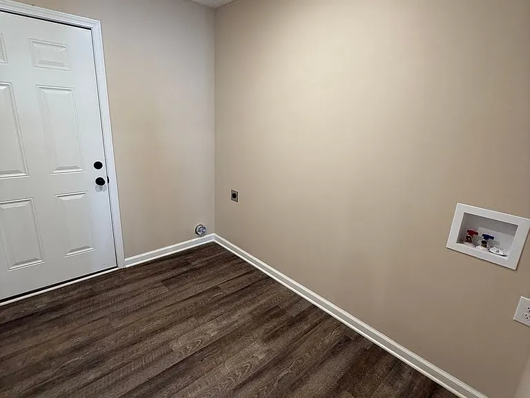 100 Crestview Dr — Photo 5