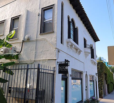 3rd image of 710 N Van Ness Ave