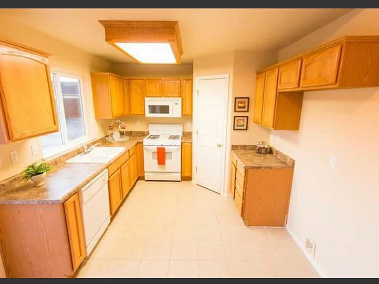 3612 Clay Ct — Photo 10
