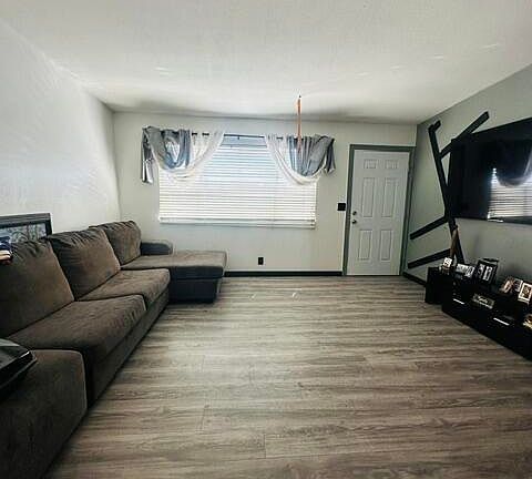 3rd image of 701 S Geronimo Ave
