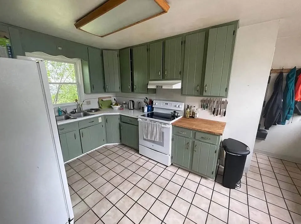 5 bed, 2576 sqft, $860 — Photo 4