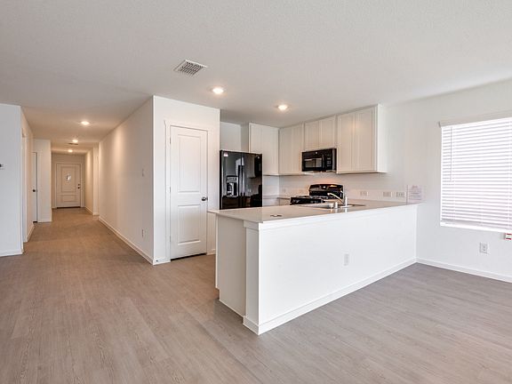 5th image of 2041 Derby Dr