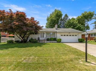 25429 Graceland Cir, Dearborn Heights, MI 48125