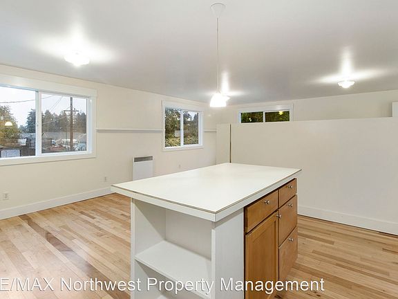 5th image of 1221A Bing St NW